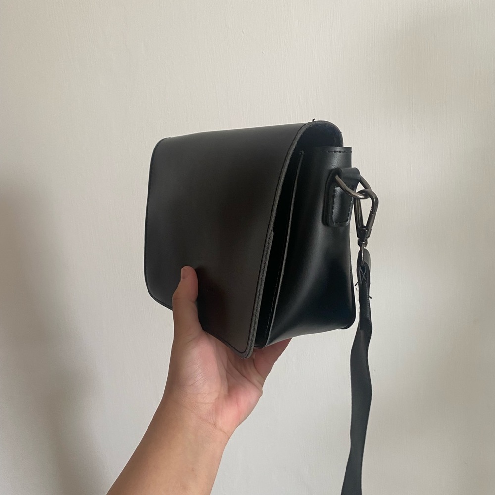 Claudia Canova, Faux Leather Black Side Bag - Picture 3 of 4